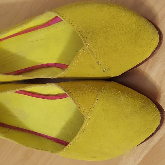 TOMS Shoes Blazing Yellow Women's Jutti Suede Flats Size 7 - Picture 11 of 16